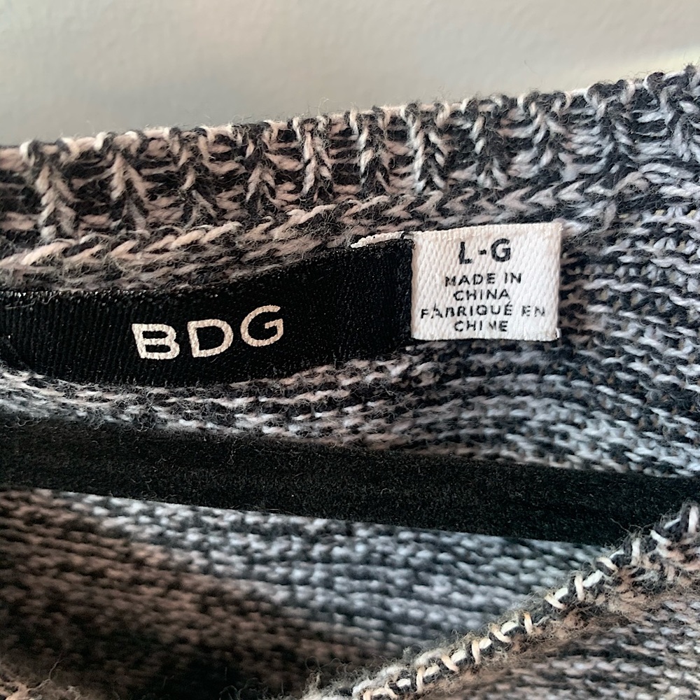 Woman’s BDG 1/2 Black & Grey pullover Sweater - Picture 2 of 4